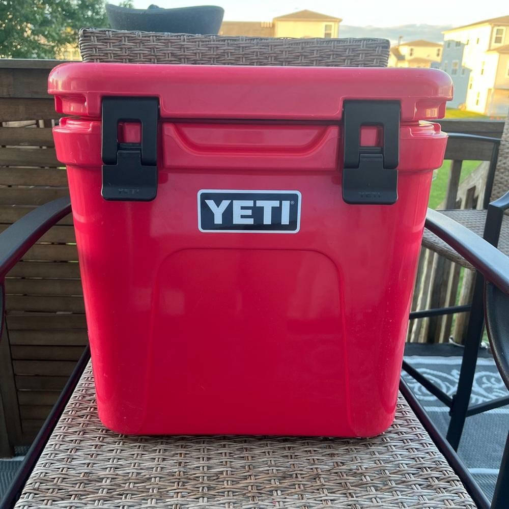 Yeti Roadie 24 Hard Cooler-Bimini Pink